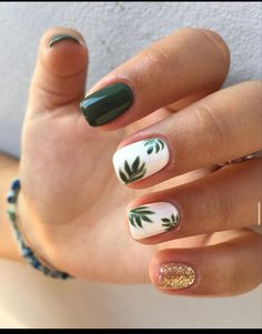 Nail Art Designs Green And White, Nail Designs Greens, Nature Design Nails, Gel Nails Leaves, Nail Designs Plants, Greenery Nail Design, Simple Plant Nail Designs, Tropical Leaf Nail Art, Plant Nail Ideas