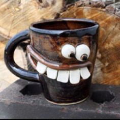 there is a coffee cup with teeth on it and the words goetie more genet die dag