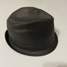 Charcoal Fedora Hat In Size M/L . Smoke And Pet Free Home. Classic Black Leather Fedora, Black Urban Hat With Short Brim, Casual Black Top Hat With Flat Brim, Vintage Black Hat Bands, Adjustable Black Top Hat Casual, Casual Black Adjustable Top Hat, Fedora Men, Polka Dot Bow Tie, Cabbie Hat