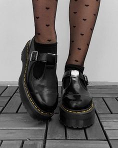 Dr Martens Bethan, Shoes For College, How To Style Doc Martens, Doc Martens Mary Janes, Platform Doc Martens, Martin Shoes, Leather Platform Shoes, Martens Style, Mary Jane Platform Shoes