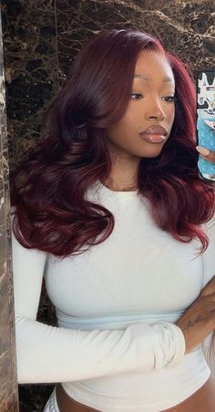 Hair Woman Drawing, Dark Skin Red Hair, Burgundy Hair Color Ideas, Burgundy Hair Color, Inspiring Hairstyles, Red Hair Inspo, Hair Color Burgundy, Red Hair Woman