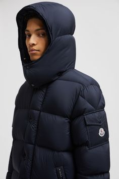 Crafted from longue saison, the Hanoverian long down jacket features functional details that guarantee warmth and protection. A Moncler classic, the down coat showcases a detachable hood and a front zip covered by a storm flap, enhancing the design's protective properties. Long Down Jacket, Hanoverian, Blackest Night, Night Blue, Jackets For Men, Down Jackets, A Storm, Detachable Hood, Down Coat