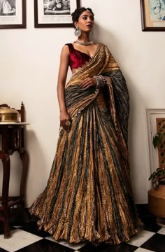 Velvet Saree, Drape Saree, Desi Outfits, Desi Fashion Casual, Dresses Traditional, Indian Dresses Traditional, Traditional Indian Outfits, Dress Indian Style, Blouse For Women