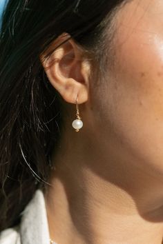 Complete your look with understated elegance. These round white pearl earrings will be your new favorite adornments. Inspired by the ocean's treasures and our endless summers, these will bring the aloha breeze straight to your doorstep.✦ DETAILS ✦✧ Aheahe (ah HEEAH hee) - softly blowing breeze.✧ 14kt Gold Filled.✧ Natural Freshwater Pearls.✧ Total Drop Length: 25mm. ✧ Sold as a Pair. ✧ All Ke Aloha Jewelry pieces come packaged thoughtfully, beautifully, and ready for gift giving.✧ Unless otherwi White Pearl Jewelry, White Pearl Earrings, White Pearl Earring, Freshwater Pearl Earrings, Minimal Earrings, Gold Pearl Earrings, Pearl Collection, Freshwater Pearls Earrings, Shell Jewelry