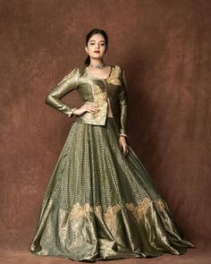 Trendy Outfits Indian, Long Gown Design, Choli Blouse, Latest Model Blouse Designs, Anarkali Dress Pattern, Simple Gowns, Blouse Models, Designer Party Wear Dresses, Chaniya Choli