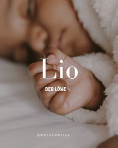 a baby sleeping on top of a bed with the words leo der lone above it