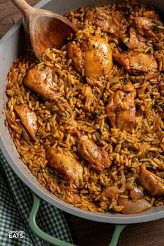 One Pot Rice Meals, Shawarma Chicken, Chicken Rice Recipes, Middle East Recipes, Pan Recipe, Chicken Shawarma, Chicken And Rice, Chicken Dishes Recipes, Middle Eastern Recipes