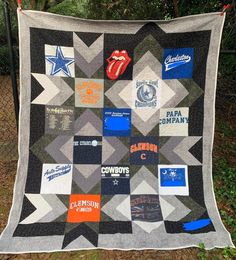 a quilt made to look like the rolling stones