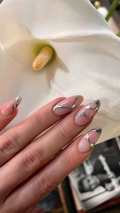 Metallic Nail Designs Unghie Sfumate, Chrome Nails Designs, Soft Nails, Metallic Nails, Silver Nails, Minimalist Nails, Dream Nails, Fire Nails