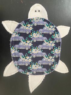 a paper plate with a turtle and flowers on it