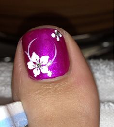 María Flower Pedicure Designs, Esthetics Salon, Flower Pedicure, Flower Toe Nails, Pedicure Nail Designs, Fingernail Designs