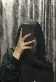 Hijab Pfp No Face, Hijabi Profile Pic, Hijabi Mirror Selfie Aesthetic, Dpz For Insta, Girly Selfies, Hijabi Pfp, Kids Style Hair, Hijab Abaya, Snap Streak Ideas Easy