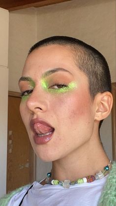 Gender Outfits, Abstract Makeup Looks, Snake Makeup, Professional Eye Makeup, Maquillage Halloween Simple, Futuristic Makeup, Disco Night