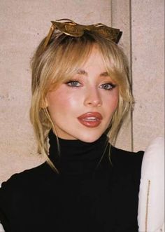 17 Curtain Bangs Looks That Give Off Old Money Vibes Sabrina Carpenter Style, Peinados Fáciles Para Cabello Corto, Summer 24, Dream Hair, Fav Celebs, Sabrina Carpenter, Hair Goals, Hair Looks