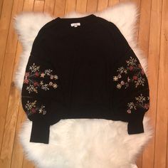 Women’s Cropped Long Sleeve Black With Floral Print On Arms Size Medium Brand New With Tags Chic Floral Embroidery Tops For Fall, Chic Floral Embroidered Top For Fall, Trendy Tops With Floral Embroidery For Fall, Trendy Floral Embroidered Top For Fall, Chic Black Tops With Floral Embroidery, Trendy Black Tops With Floral Embroidery, Cropped Long Sleeve, Shirt Color, Colorful Shirts