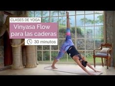 a woman doing a yoga pose in front of a window with the words class de yoga vinyasa flow para las cadadess