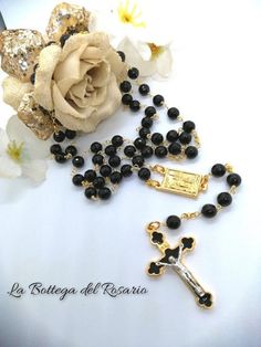 Beautiful 6 mm faceted Agate Gemstone Rosary. Hand-bound in golden brass protected from oxidation. Central medal (centerpiece) depicting the our Virginof Lourdes on the back. Black Rosary, Our Lady Of Lourdes, Lady Of Lourdes, Gold Wire, Agate Gemstone, Our Lady, Black Beads, Rosary, Gemstone Necklace