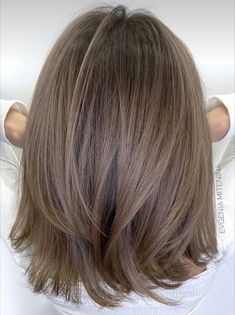 Sand Blonde Hair, Ash Brown Hair With Highlights, Medium Brown Hair Color, Brown Hair Color Shades, Light Hair Color, Short Hair Color, Hair Color And Cut