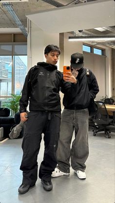 Fall 2023 Outfits Men, Black Arcteryx Outfit, Arcteryx Outfit Men, Gortex Style, Goretex Outfit, Gorpcore Jacket Outfit, Male Gorpcore, Gorpcore Men Aesthetic, Outfit Full Black