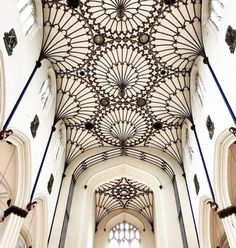 an ornate ceiling in the middle of a building