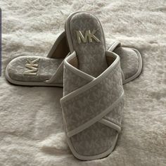 New Never Worn Color - Natural Minimal Yet Chic, The Michael Michael Kors Gideon Slide Sandals Bring On An Iconic Touch To Your Basic Casual Style. Comfortable Cushioned Footbed Synthetic Upper, Lining, And Insole. Easy Slip-On Style. Open Toe. Synthetic Outsole. Style Comfortable, Michael Kors Shoes, Slide Sandals, Casual Style, Open Toe, Michael Kors, Slip On, Bring It On, Size 6