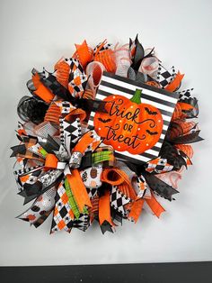 decoExchange wreath Hanger Crafts, Wreath Ideas, Mesh Wreaths, Halloween Ideas, Door Hangers, Halloween Crafts, Door Wreaths, Trick Or Treat