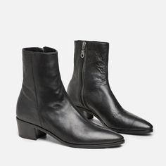 The Santa Monica Boot Features A 40mm Leather Heel And All-Leather Sole. The Toe Shape Is The Perfect Point That Is Fashionable Yet Comfortable. Side Zipper. Beatle Boots, Botas Chelsea, Mens Fashion Simple, Black Leather Ankle Boots, Mens Winter Fashion, Mode Inspo, Black Leather Boots, Short Boots, Santa Monica