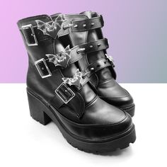 Chunky heeled biker Boots with removable bats accesories. We love to innovate in our designs, and I'm so happy to show you our new boot design that includes some spikes and also some bats witch you can decide whether  to use them , use them partially or not to use them at all. Featuring a 7 cm high heel and a 2.3 cm platform. This product it's made compleatly by hand in El Salvador using Vegan raw materials only. *PS: We could definetly change the bats for another type of animal, please let us know  beforehand  so we can talk about the possibilities. Gothic Moto Boots For Halloween Cosplay, Edgy Fall Cosplay Boots, Edgy Halloween Cosplay Boots, Alternative Style Moto Boots For Halloween Concert, Alternative Style Moto Boots For Concert And Halloween, Black Moto Boots For Halloween Cosplay, Edgy Heeled Boots For Fall Alternative Fashion, Leather Moto Boots For Halloween, Edgy Leather Moto Boots For Halloween