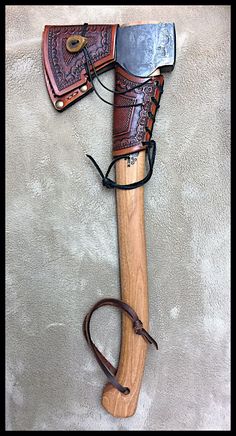 Gransfors Bruks Small Forest Axe # 420 with Custom Leather by John Black Fantasy Great Axes Design, Tomahawk And Knife, Hatchet Handle, Viking Hatchet, Small Forest, Bushcraft Kit, Custom Handmade Axes, Bushcraft Gear, Survival Equipment