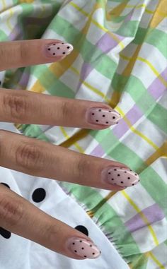 Polka Dot Dip Nails, White With Black Dots Nails, Polka Dot Nails Black, Polk A Dot Nails, White Nails With Polka Dots, 2014 Nails Tumblr, Nail Inspo Girly, Short Polka Dot Nails, Dot Nails Acrylic