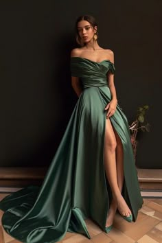 Green Flowy Dress, Light Blue Prom, Creating Outfits, Accessories Beach, Light Blue Prom Dress, Funky Dresses, Classy Prom Dresses, Stunning Prom Dresses, Long Evening Dress