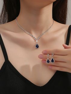 Blue Jewel Necklaces, Midnight Blue Jewelry, Selena Gomez Jewelry, Fancy Jewelry Set, Royal Jewelry Aesthetic, Blue Jewelry Aesthetic, Royal Necklaces, Blue And Silver Jewelry, Blue Jewlery