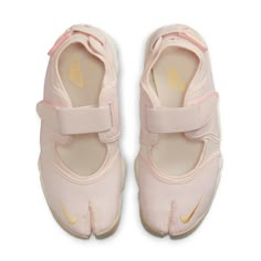 DN1338-600 Nike Air Rift, Ugly Shoes, Pink Nikes, Pink Brand, Summer Breeze, Crazy Shoes