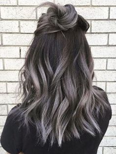 Grey Ombre Hair, Brunette Ombre, Grey Hair Dye, Short Ombre Hair, Brunette Balayage, Black Hair With Highlights, Silver Hair Color, Ombré Hair, Trendy Hair Color