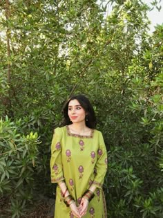 Eid mubarak kurtas eid look desi look des pinterest south asian Pakistani Kamiz Design, Desi Dresses Casual, Casual Desi Outfits, Simple Dress Casual, Desi Fits, Pakistani Women Dresses, Latest Dress Design, Neck Designs For Suits