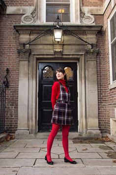 Red Plaid Outfits For Women, Red Plaid Outfit, Red Tights Outfit, Carolina Pinglo, Colourful Tights, Fashion Decades, Outfit Inspiration Women