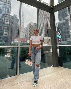 New York City Outfits Summer, Outfit Inspo Streetwear, City Street Style, New York Aesthetic Outfits, New York City Street Style, Summer City Outfits, Stylish Workout Clothes, September Outfits, New York Outfit