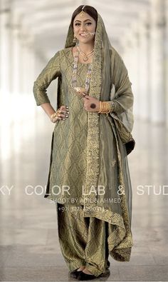 Pretty Suits, Embroidery Dress Wedding, Nikkah Bride, Moslem Fashion, Shadi Dresses, Heavy Dresses, Embroidery Leaf, Mehndi Brides, Pakistani Fashion Party Wear