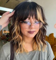 Stunning Black-and-Blonde Shag Balayage Shag Hair Bangs, Shag Haircut For Short Hair, Shag Balayage Brunette, Shag Haircut With Money Piece, Fringe Shag Hair, Color Blocking Hair Blonde, Shag Fine Hair Medium, Long Bangs Shag, Short Hair Styles Color Ideas