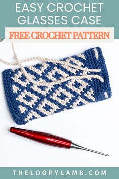 an easy crochet glass case is shown with the text, free crochet pattern