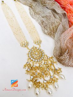 Feine Perlen, leicht, flexibel, golden, Kundan, lange Mala, Rani Haar mit Halsreif, Jhumki-Ohrringe, Tikka-Set.

 - KOSTENLOSER Versand von Kanada in die USA, nach Kanada, Australien, Neuseeland, Norwegen, Europa und überall sonst möglich.

 Entdecken Sie weitere BRAUT-SETS und INDISCHE SCHMUCK-SETS



 📦 Unübertroffener KOSTENLOSER weltweiter Versand

 ⭐️⭐️⭐️⭐️⭐️ 5-Sterne-Kundenbewertungen 












 Rajveer, Kanada ⭐️⭐️⭐️⭐️⭐️

 Ich habe ein Chokkar-Set auf dieser Website gekauft. Ic Festive Gold Bridal Necklace With Gota Work, Traditional Gold Long Necklace For Festive Occasion, Party Kundan Necklace With Gold Beads, Gold Long Necklace With Cutdana, Gold Kundan Long Necklace, Gold Bridal Necklace With Gota Work For Celebration, Gold Long Necklace For Festive Occasions, Yellow Gold Kundan Necklace With Latkans For Celebration, Gold Long Kundan Necklace For Festive Occasions