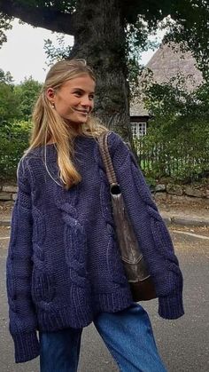 Autumn Fashion 2023 Casual, Italy Outfits Cold Weather, Fall 2023 Fashion Casual, Hannah Meloche Fall, 2024 London Fashion, Sweden September Outfit, Chunky Sweater Outfit Aesthetic, Scandinavian Cold Weather Outfits, Clean Aesthetic Outfit Winter