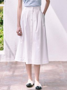 This is a modern and feminine skirt by Fabricology that is made out of high quality and sturdy fabric. With unique design detail and trendy mood, you can style it for your clean and romantic daily outfit.- Button detail on the front- Maxi A line silhouette- Practical side pockets White Long Skirt, Feminine Skirt, White Skirts, Button Detail, Daily Outfits, Long Skirt, Design Details, Unique Design, A Line