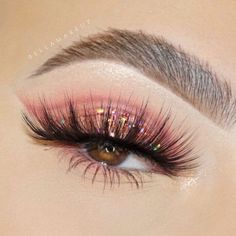 Shadow For Brown Eyes, Red Eyeshadow Looks, Brown Eyes Makeup, Makeup Pictorial, Apply Eyeshadow, Glitter Shadow