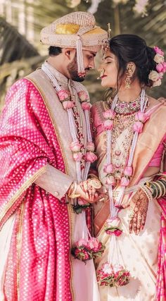 Marathi Bride, Marathi Wedding, Bride And Groom Outfits, Couple Wedding Dress, Indian Wedding Couple Photography, Indian Bride Outfits, Indian Wedding Couple, Wedding Photoshoot Poses, Indian Wedding Photography Poses