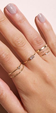 Diy Jewelry Projects, Jewelry Photoshoot, Tiffany Jewelry, Homemade Jewelry, Hand Jewelry, Girly Jewelry, One Ring, Simple Jewelry, Stylish Jewelry