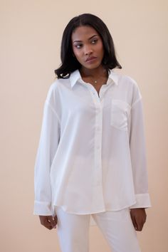 An oversized button-down top crafted from a soft light-weight tencel. It features a loose and flowy silhouette for a relaxed look. A true staple for building a capsule wardrobe. Women Summer Work Outfits, Casual Outfits For Women Summer, Work Outfits Casual, Building A Capsule Wardrobe, Outfits For Women Summer, Casual Outfits For Women, Business Casual Outfits For Women, Summer Work, Summer Work Outfits