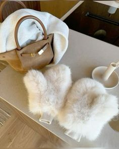 Fur Mitten, Women's Mittens, Wallpaper Winter, Ski Outfit, Snow Angel, Ski Season, St Moritz, Snow Angels, Winter Vibes