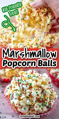 marshmallow popcorn balls Christmas Popcorn Balls, Christmas Popcorn Recipes, Hot Chocolate Cookies Cups, Marshmallow Popcorn