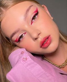 Artistic Eye Makeup, Valentines Eye Makeup, Monochromatic Makeup Looks, Neon Eyeliner, Valentines Shoot, Monochromatic Makeup, Eyeliner Ideas, Day Makeup Looks, Date Makeup